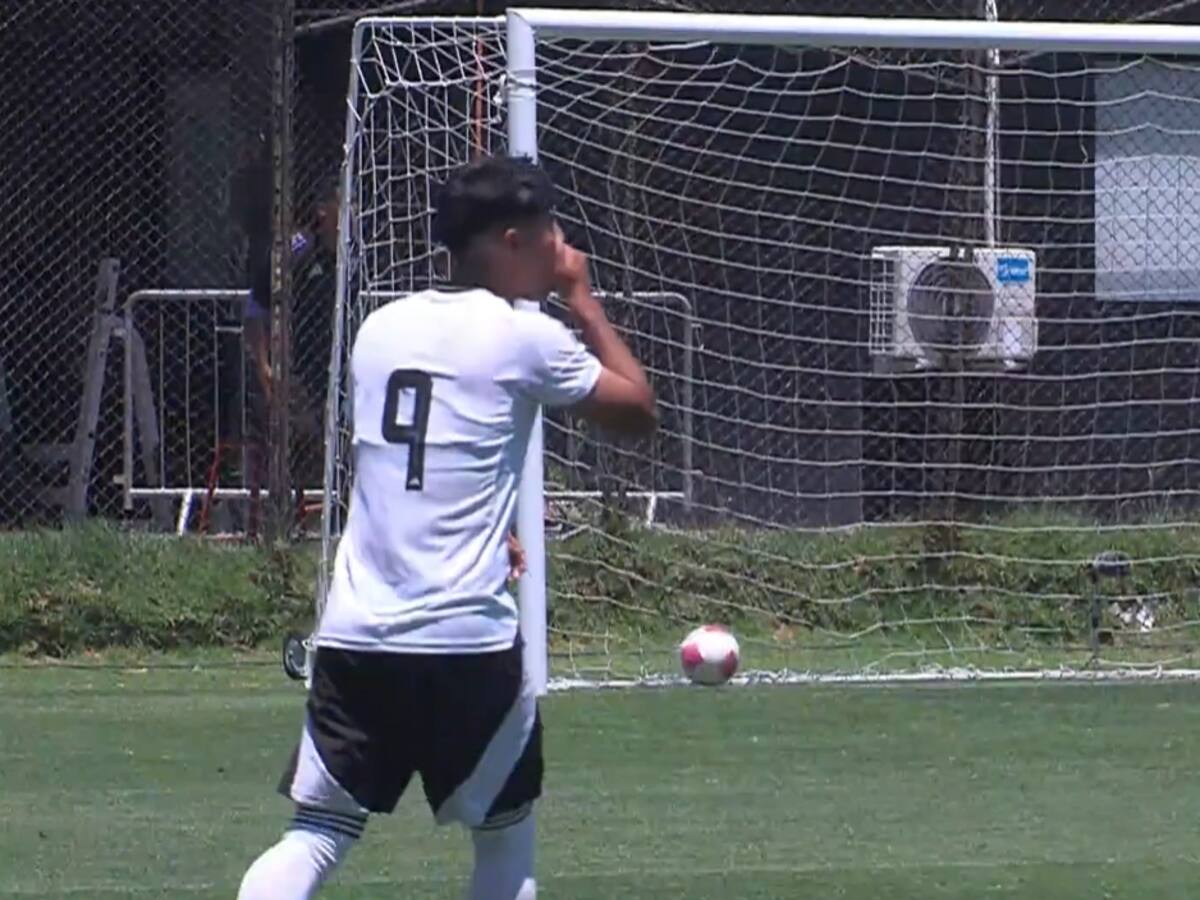 Golazo de Martín Lucero hizo que sus compañeros se quedaran sin palabras en triunfo agónico de Colo Colo