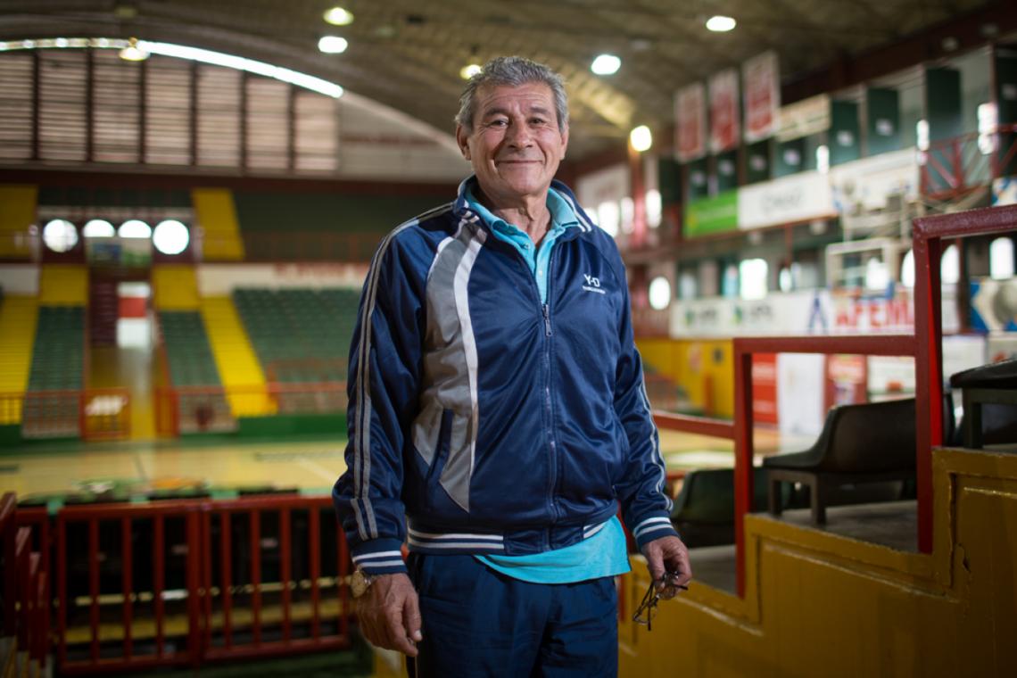 Miguel Ángel Oviedo, campeón del mundo que trabaja como recepcionista. Foto: El Gráfico