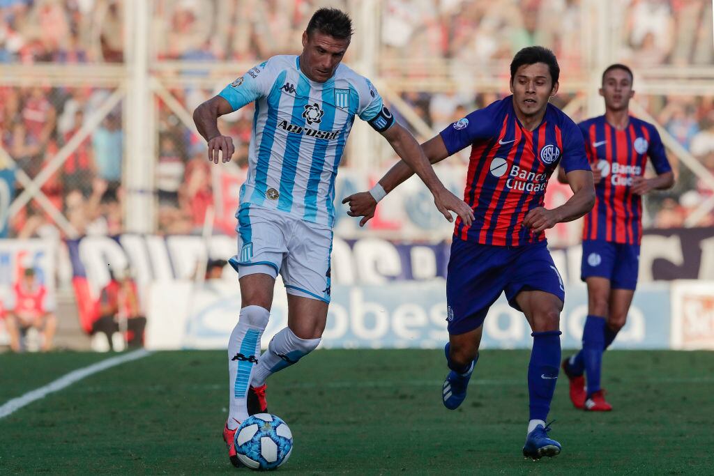 San Lorenzo y Racing Club juegan en la Superliga de Argentina