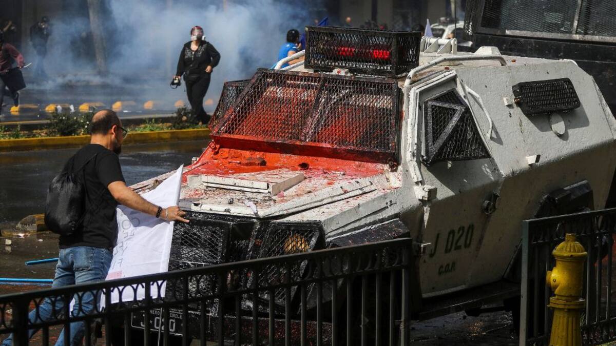 Marcha de estudiantes en Santiago: reportan al menos 12 personas detenidas tras jornada de protesta