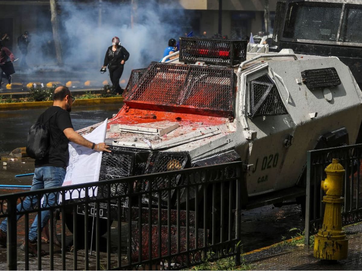 Marcha de estudiantes en Santiago: reportan al menos 12 personas detenidas tras jornada de protesta