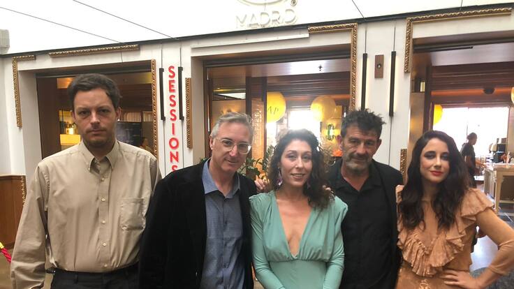 Equipo de Podium Podcast Chile recibe en España los dos galardones obtenidos en los Premios Ondas Globales del Podcast 2024