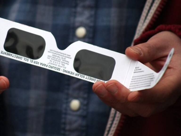 Aldo Schiappacasse se prepara para el eclipse y recordó al cineasta Sebastián Alarcón