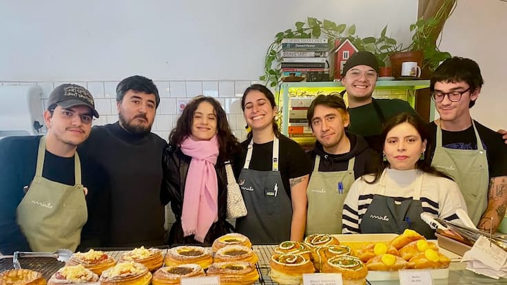 “Pensé que me estaba bromeando”: dueños de cafetería revela cómo fue la inesperada visita de Rosalía en Chile