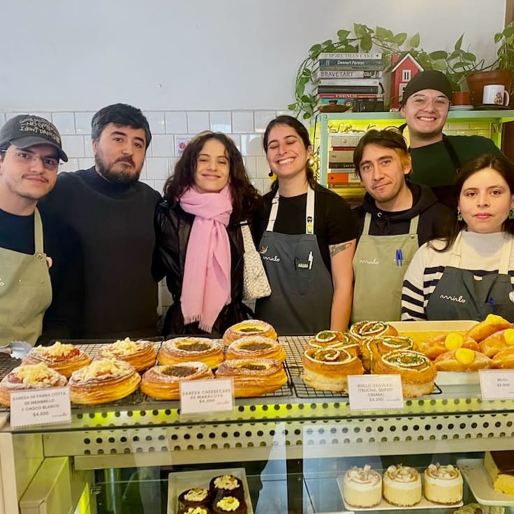 “Pensé que me estaba bromeando”: dueños de cafetería revela cómo fue la inesperada visita de Rosalía en Chile