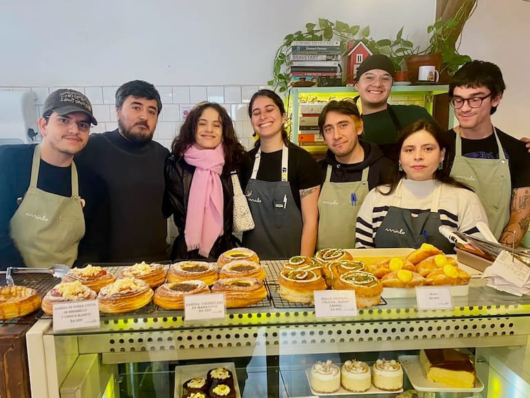 “Pensé que me estaba bromeando”: dueños de cafetería revela cómo fue la inesperada visita de Rosalía en Chile