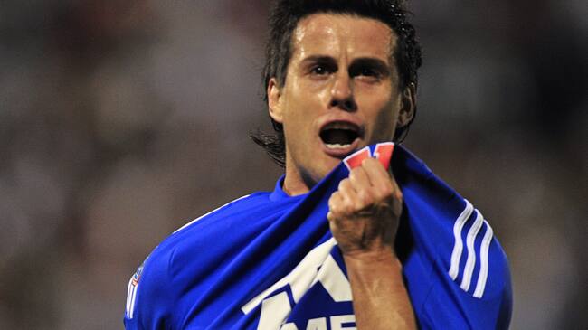 Universidad de Chile's forward Diego Rivarola celebrates scoring a goal against Alianza Lima during the last minutes of the Libertadores Cup football match against Peruvian Alianza Lima, in Lima, on April 29, 2010. AFP PHOTO / CRIS BOURONCLE (Photo credit should read CRIS BOURONCLE/AFP via Getty Images)