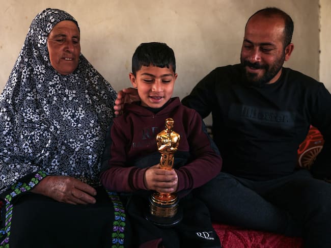 Director palestino Hamdan Ballal y su familia