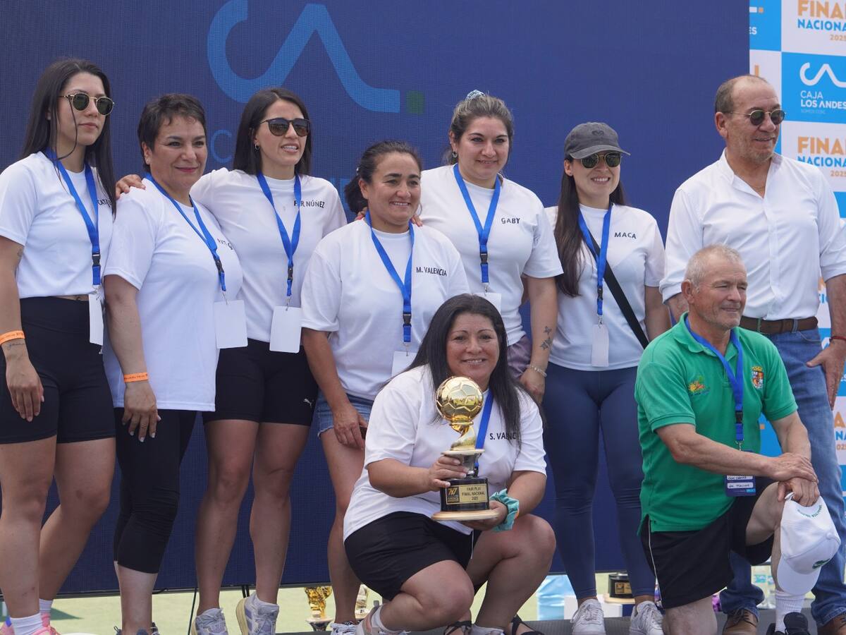 Funcionarias de la Municipalidad de Osorno ganan torneo de fútbol 7 y podrán ver al Real Madrid en el Santiago Bernabéu