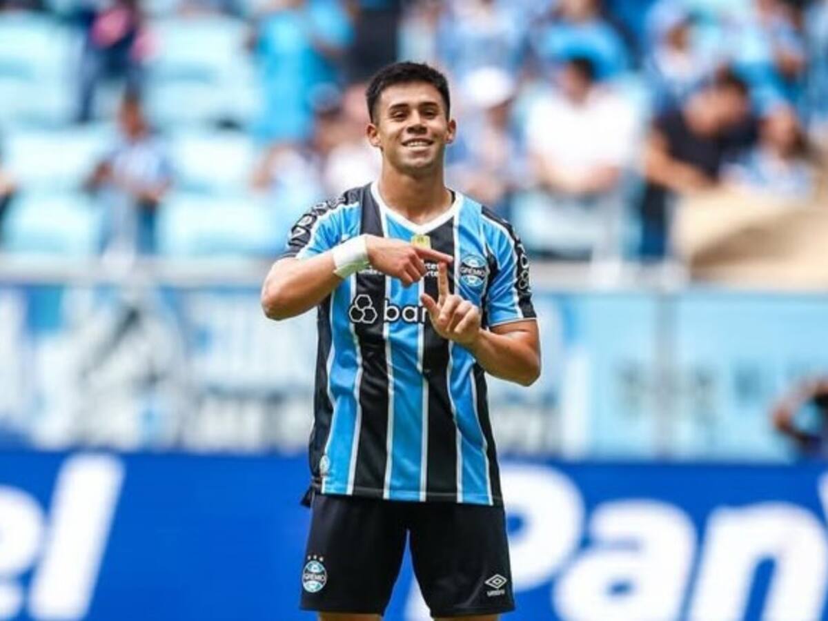 Alexander Aravena le responde a Gustavo Quinteros y anota su primer gol del año con Gremio