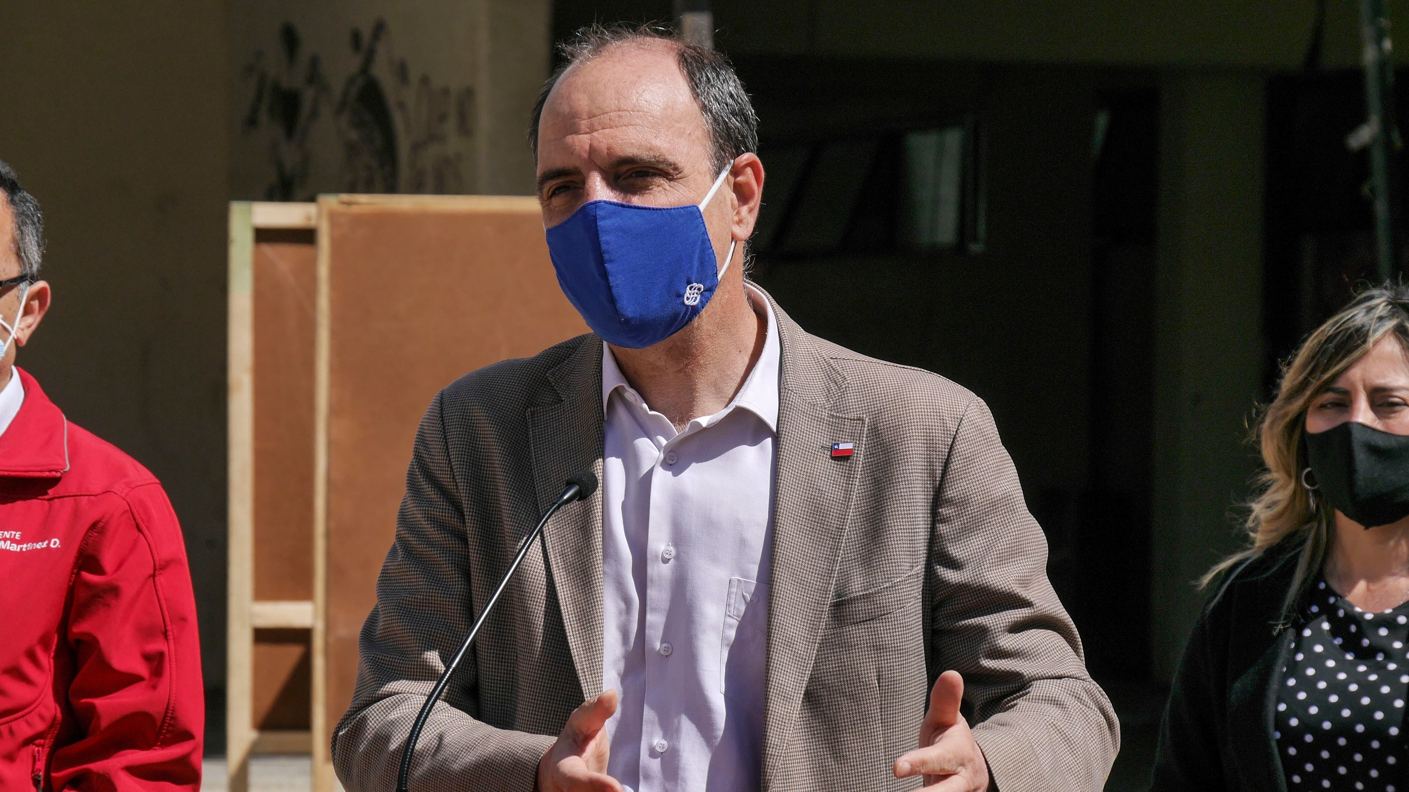 02 DE OCTUBRE DE 2020 / VALPARAISOMinistro Secretario General de la Presidencia Cristian Monckeberg habla con la prensa, durante visita a centro de votación, donde se realizo una simulación de la misma y se revisar las medidas de seguridad para el próximo plebiscito
FOTO: SANTIAGO MORALES / AGENCIAUNO