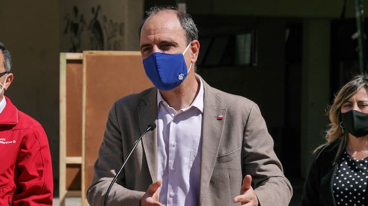 02 DE OCTUBRE DE 2020 / VALPARAISOMinistro Secretario General de la Presidencia Cristian Monckeberg habla con la prensa, durante visita a centro de votación, donde se realizo una simulación de la misma y se revisar las medidas de seguridad para el próximo plebiscito
FOTO: SANTIAGO MORALES / AGENCIAUNO