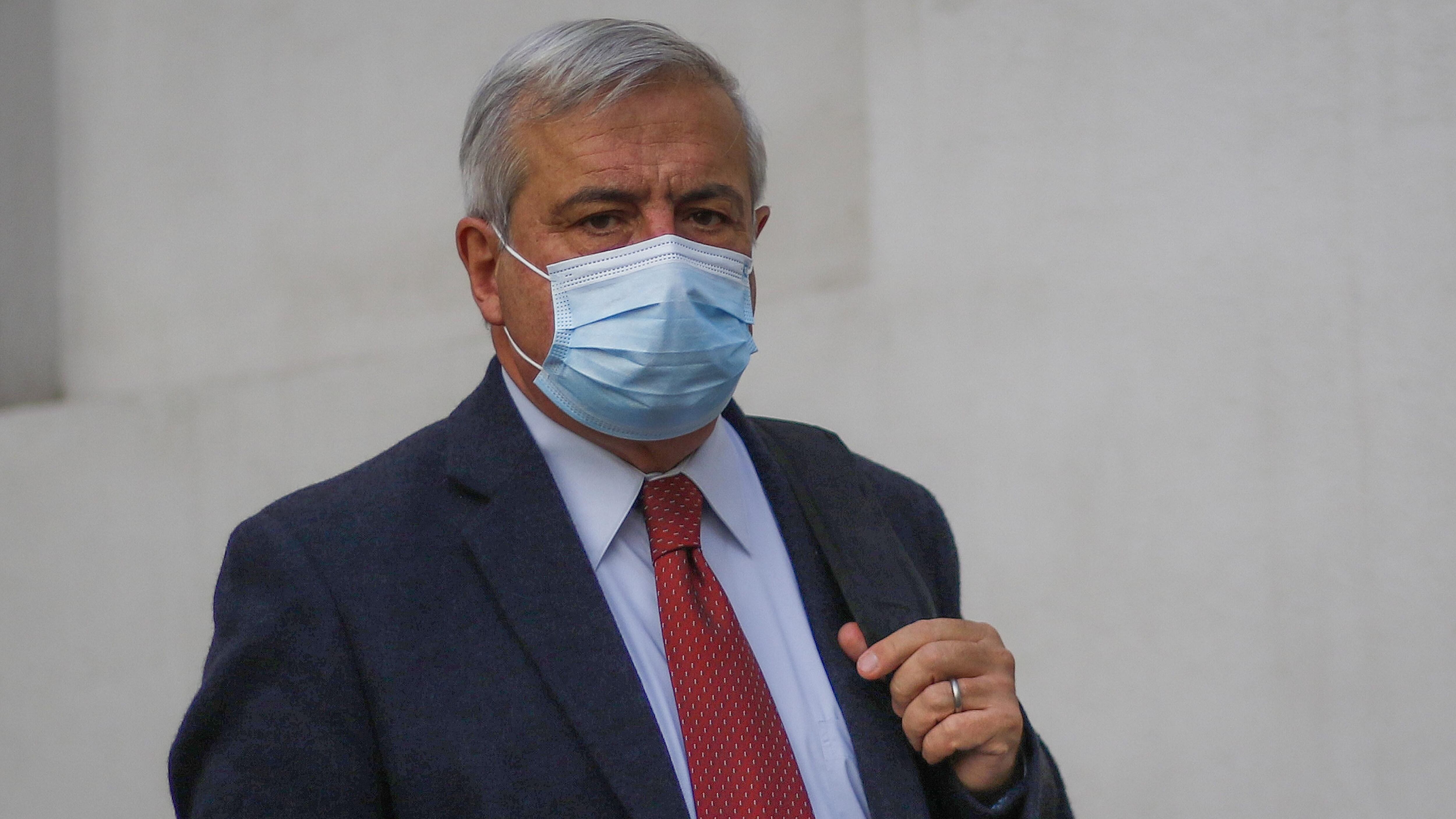 11 de mayo del 2020/SANTIAGOEl ministro de Salud, Jaime Mañalich, se retira del Palacio de La Moneda, tras realizar el balance diario de contagios y fallecidos por covid 19.
FOTO: SEBASTIAN BELTRAN GAETE/AGENCIAUNO