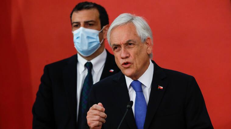 12 de Octubre de 2021 /SANTIAGO El Presidente de la República, Sebastián Piñera, junto al ministro del interior, Rodrigo Delgado, realizó una declaración a la prensa en el Salón Montt Varas del Palacio de La Moneda, sobre el decreto de estado de excepción constitucional en la Araucanía.
FOTO CRISTOBAL ESCOBAR /AGENCIAUNO