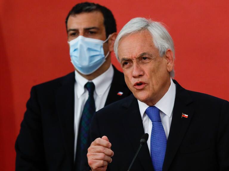 12 de Octubre de 2021 /SANTIAGO El Presidente de la República, Sebastián Piñera, junto al ministro del interior, Rodrigo Delgado, realizó una declaración a la prensa en el Salón Montt Varas del Palacio de La Moneda, sobre el decreto de estado de excepción constitucional en la Araucanía.
FOTO CRISTOBAL ESCOBAR /AGENCIAUNO