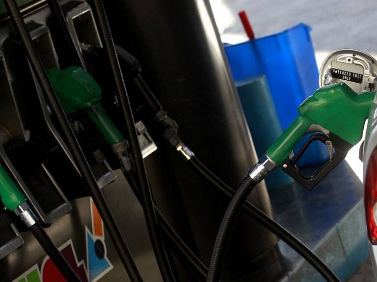 Nuevamente subirán los precios de los combustibles en el país a contar de este jueves