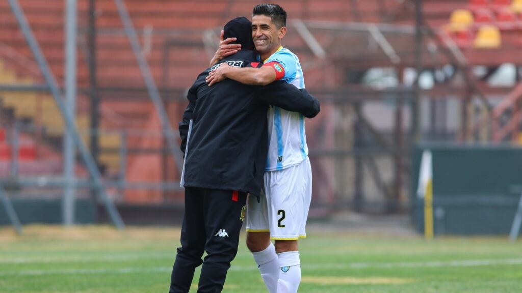 Braulio Leal asumiría como DT interino en Magallanes
