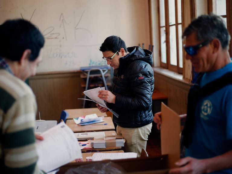 Servel publica lista definitiva de vocales de mesa: cómo consultar con RUT si trabajas en las Primarias 2025