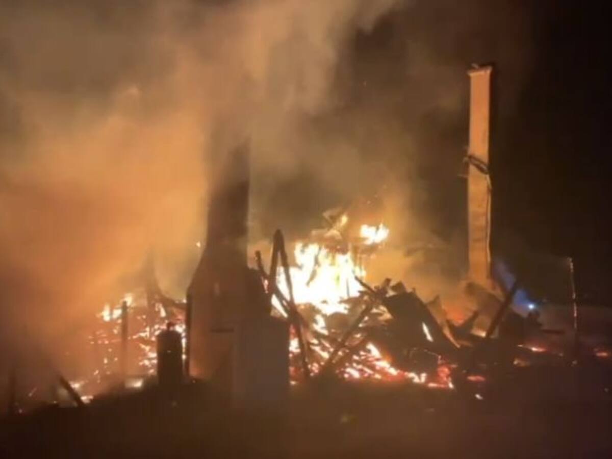 La Araucanía: sujetos realizan ataque incendiario y robo en dos viviendas de Perquenco