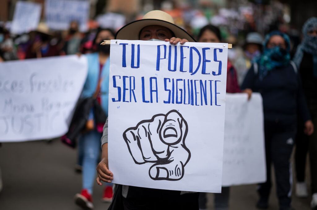 Masiva marcha feminista por las calles de la ciudad de La Paz