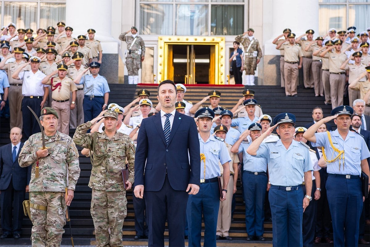 X @ Argenpoirot | Ministro de Defensa de Argentina, Luis Petri