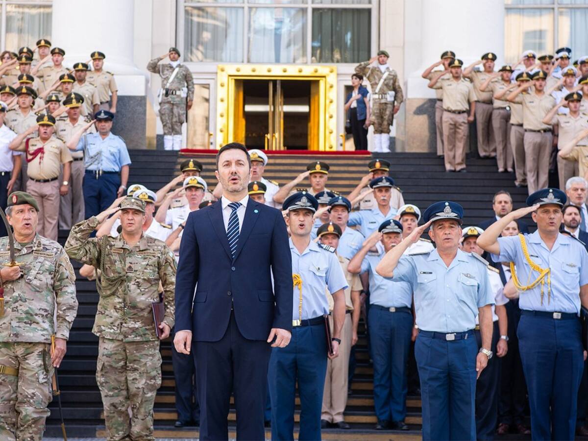 Ministerio de Defensa de Argentina prohíbe el uso del lenguaje inclusivo en las Fuerzas Armadas