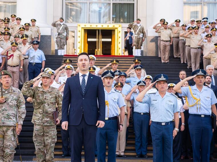 X @ Argenpoirot | Ministro de Defensa de Argentina, Luis Petri