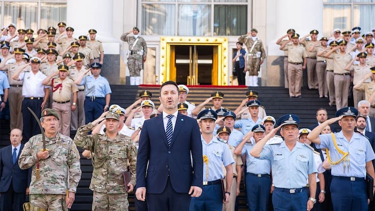 Ministerio de Defensa de Argentina prohíbe el uso del lenguaje inclusivo en las Fuerzas Armadas
