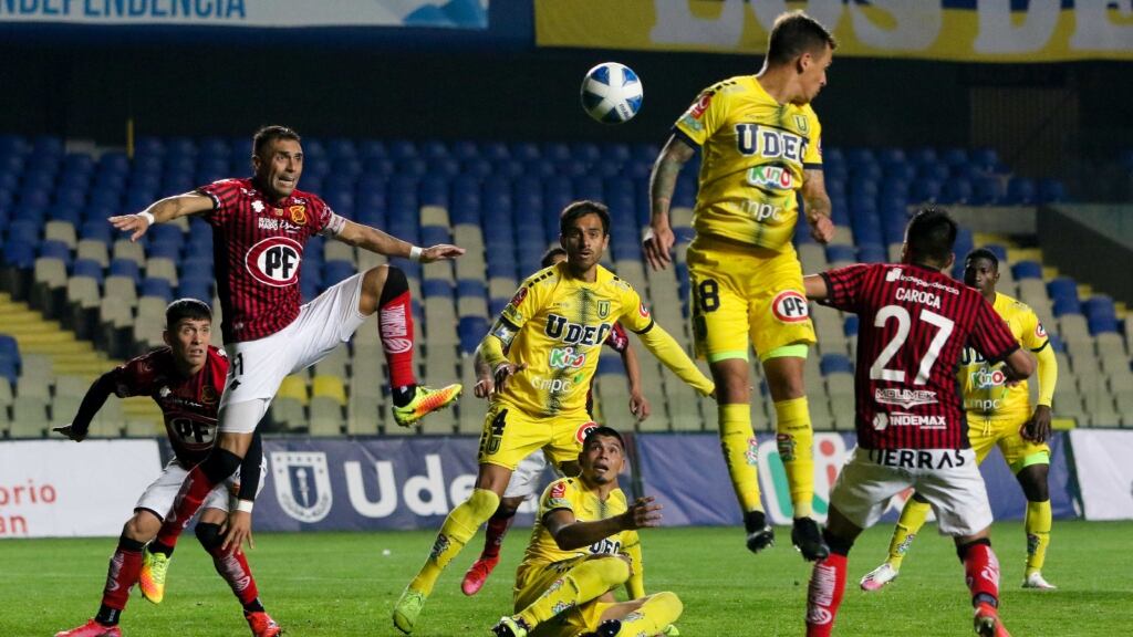 Programación fútbol chileno: ¿Qué partidos se juegan hoy, 2 de abril, y quién transmite?