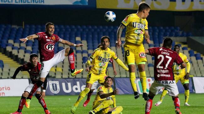 Programación fútbol chileno: ¿Qué partidos se juegan hoy, 2 de abril, y quién transmite?