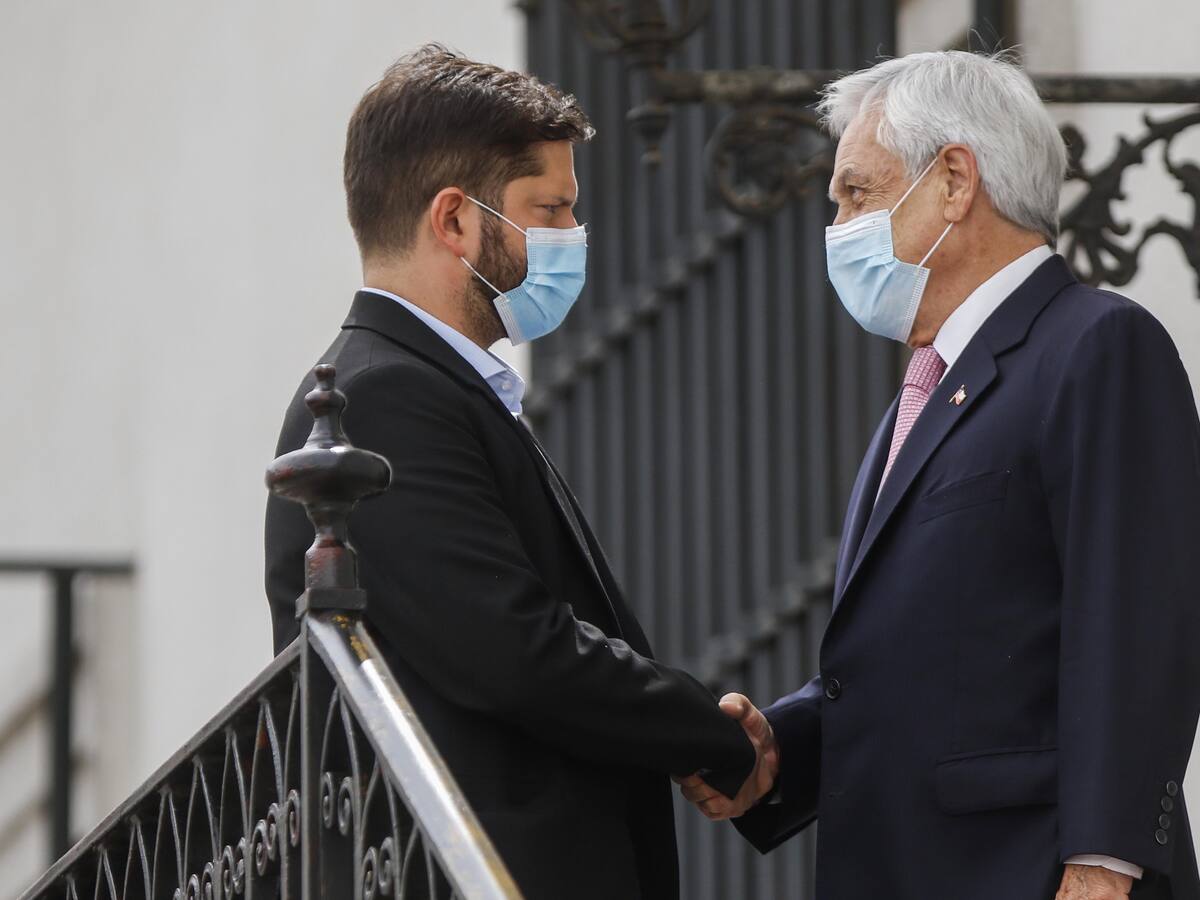 Giorgio Jackson señaló que evaluarán la invitación de Presidente Piñera a Presidente electo Boric