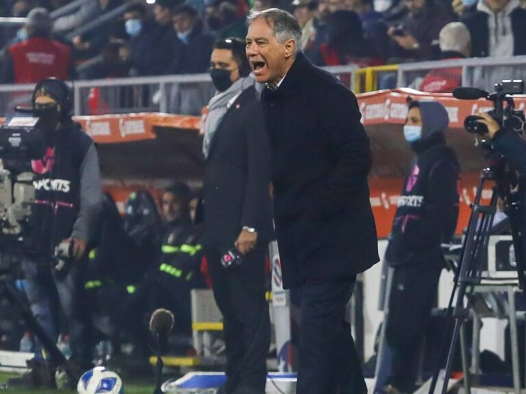 Ariel Holan se olvida del pentacampeonato en la UC: "Con el nivel de error que estamos jugando, es difícil ganar"