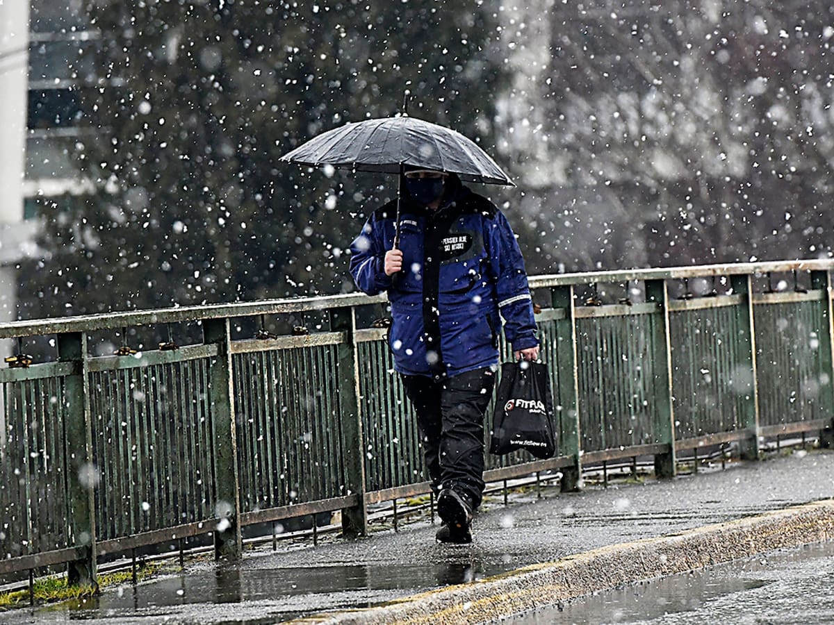 Nuevo sistema frontal llega a Chile con lluvia, nieve y heladas: estas son las zonas afectadas