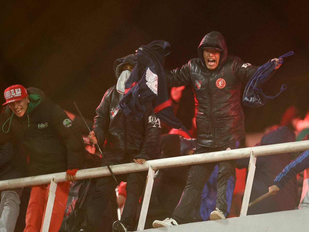 Tras nueve allanamientos: policía argentina no logra encontrar a barristas de Independiente imputados por la barbarie ante la U