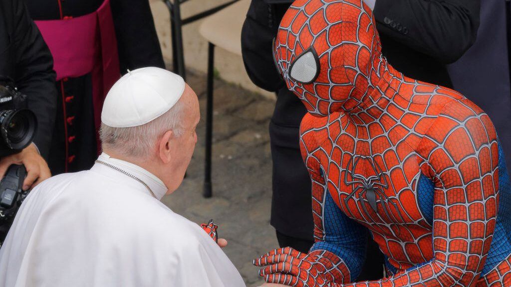 Papa Francisco y Spiderman en el Vaticano