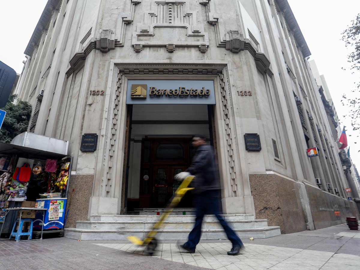Sindicato anuncia movilizaciones: BancoEstado despide a 50 trabajadores debido a reestructuración interna