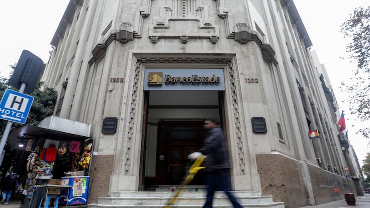 Sindicato anuncia movilizaciones: BancoEstado despide a 50 trabajadores debido a reestructuración interna