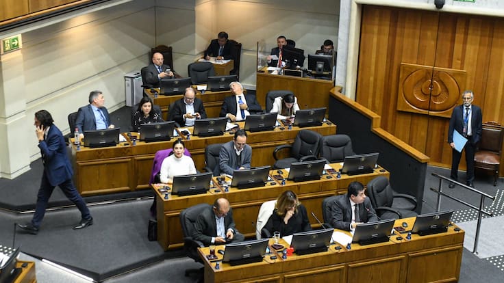 Senadores de oposición entregan propuestas para cambiar la megarreforma del Gobierno: estas son las medidas