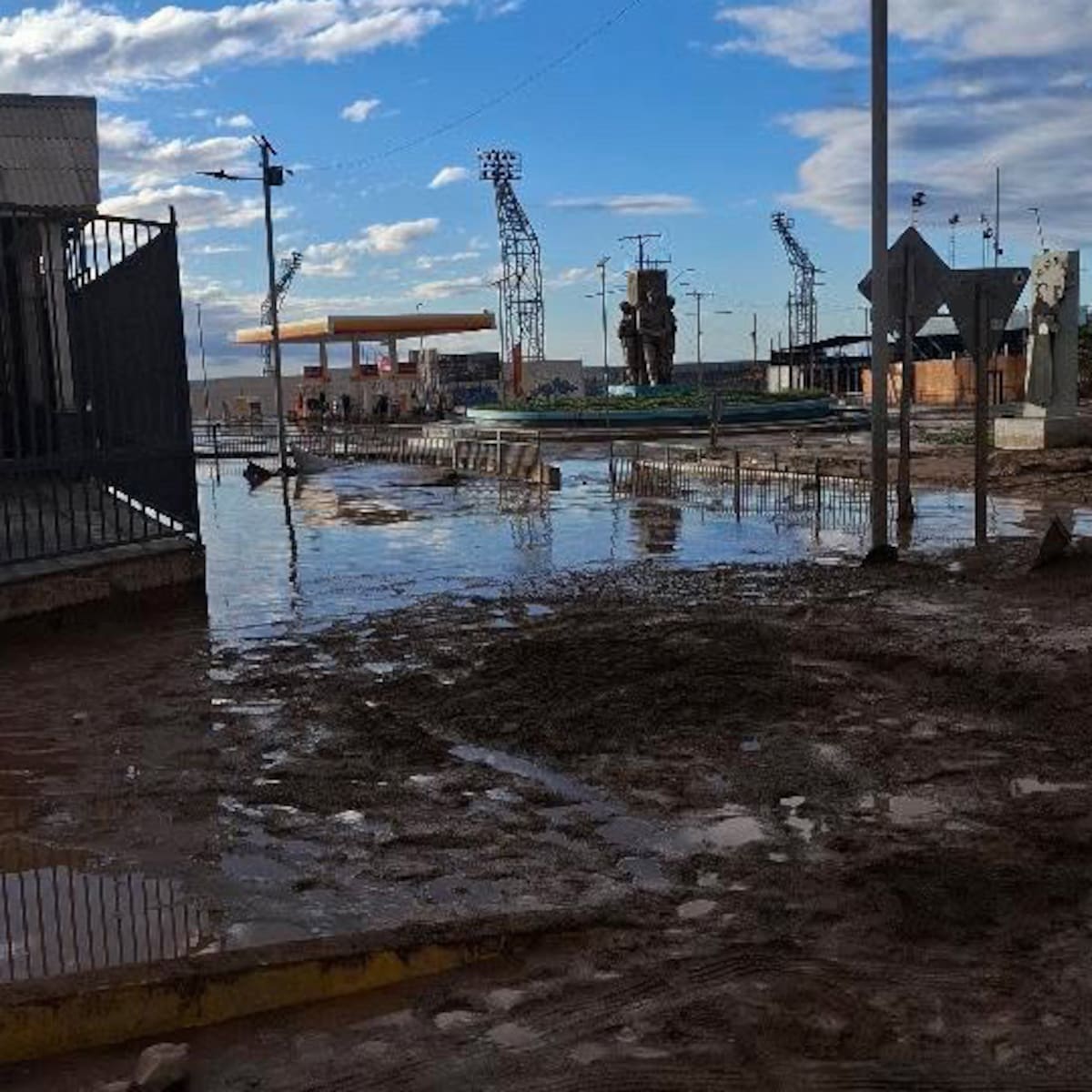 “El barro está más de tres metros arriba”: el dramático relato de una familia afectada por el aluvión en Tocopilla