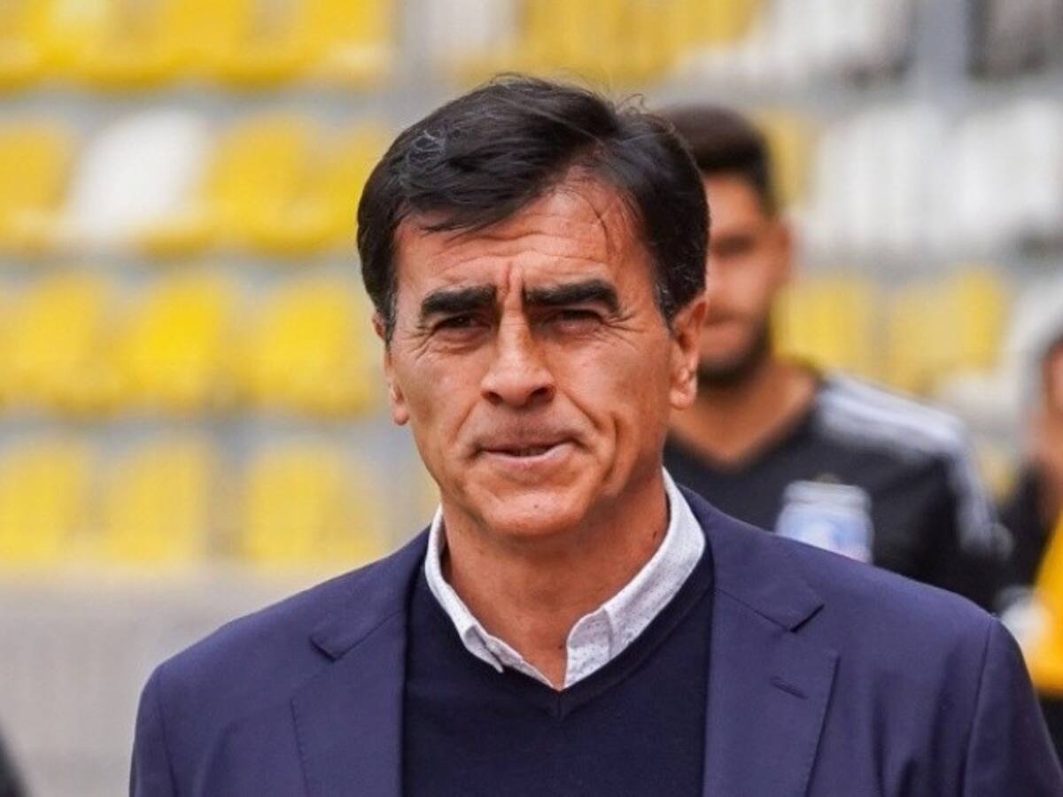 Presidente de Vélez Sarsfield asegura que futbolista de Colo Colo fue clave para que ficharan a Gustavo Quinteros