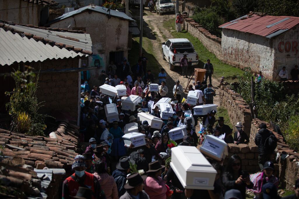 Funeral de víctimas de la represión estatal en Ayacucho del Perú
