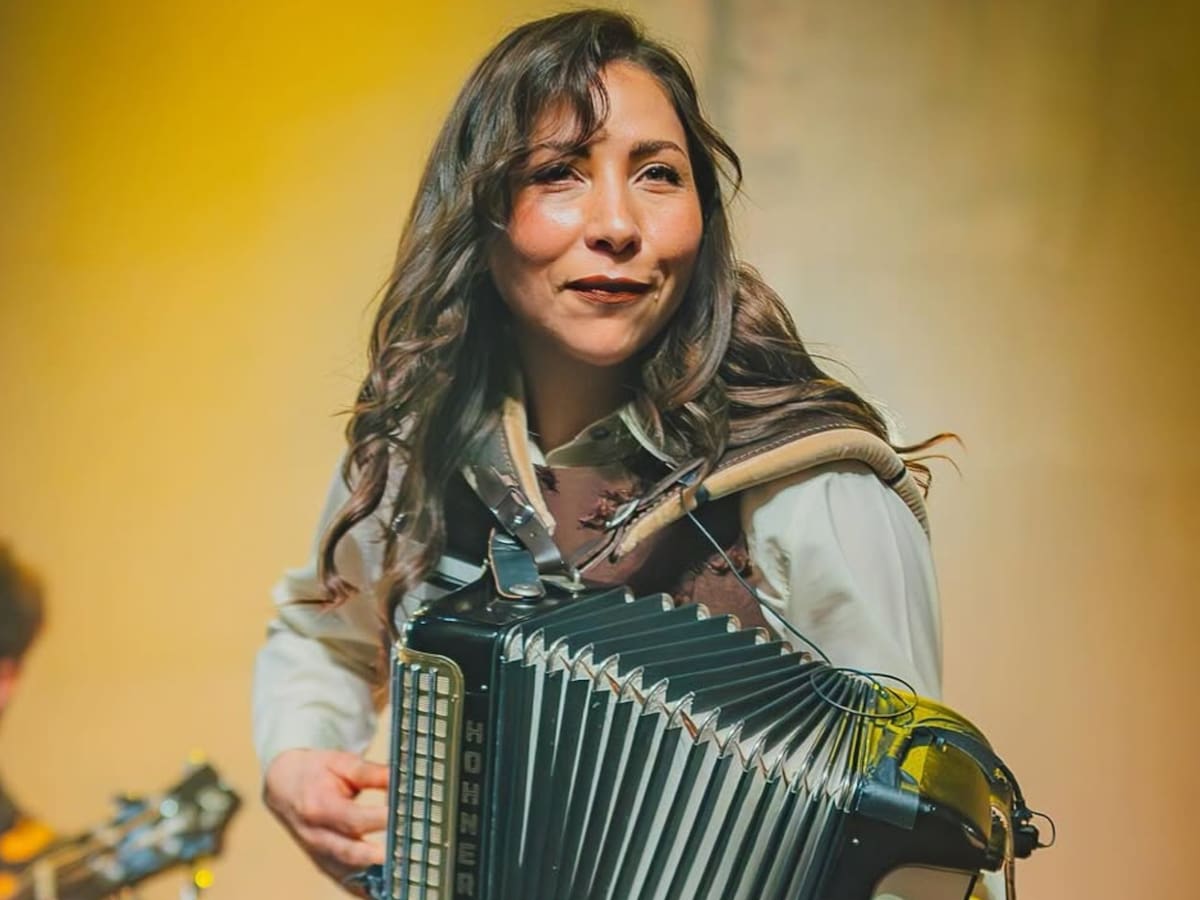 Carmen Ruiz calienta motores para show solista en Chile con el estreno de “Glitch”