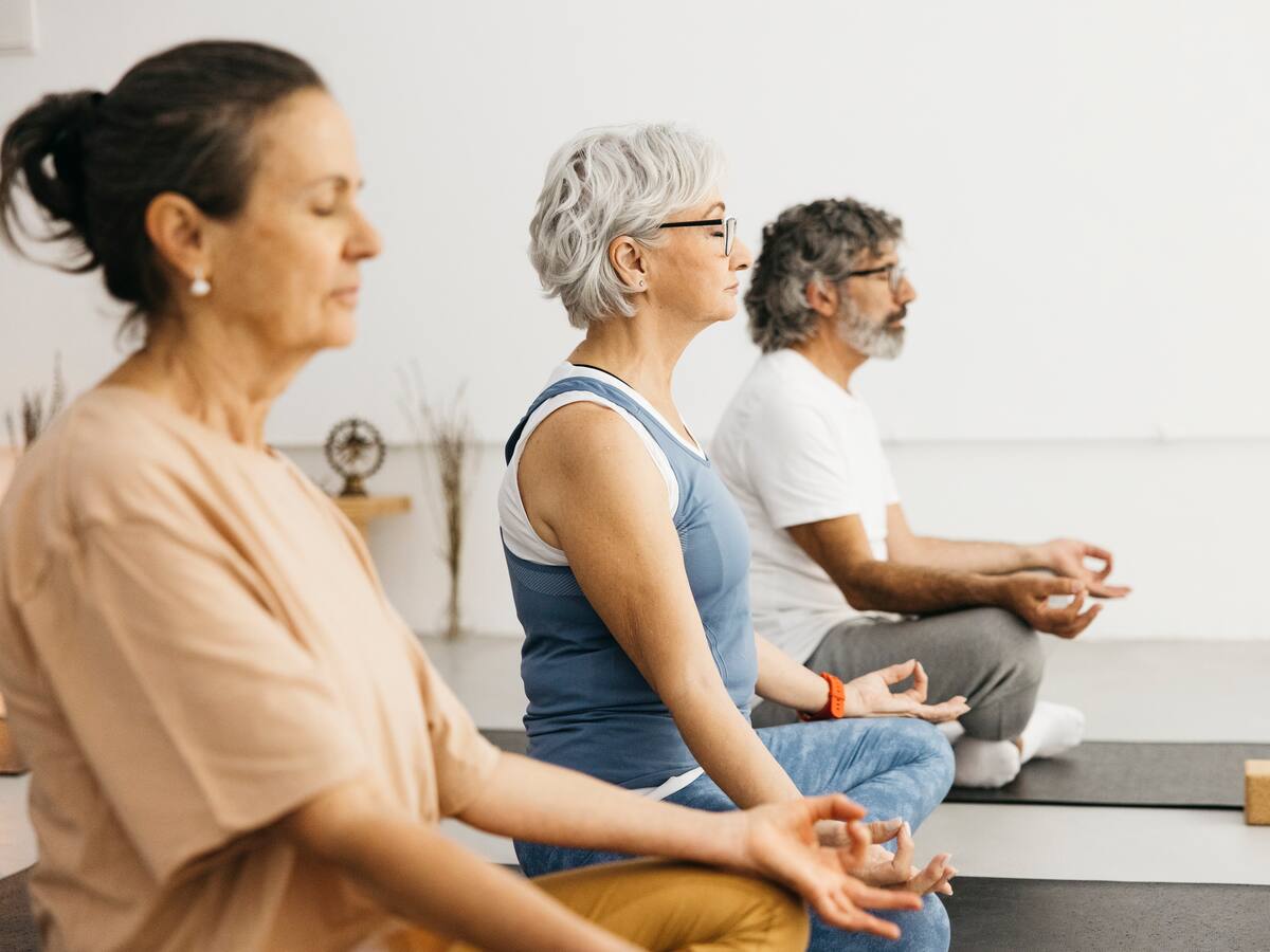 Un mantra contra el paso del tiempo: Estudio respalda dos beneficios de la meditación a largo plazo