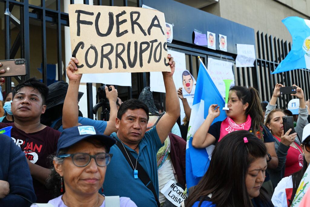 Protestas ante la fiscalía general de Guatemala por la persecución de los opositores