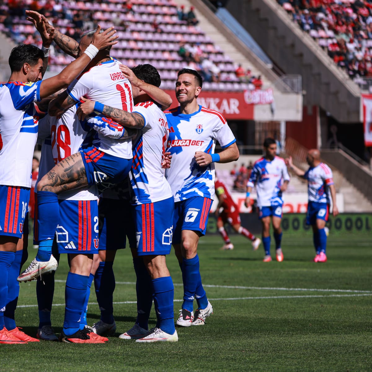 Con dos golazos en 10 minutos, la U bate a La Serena para seguir en la pelea por el “Chile 2″