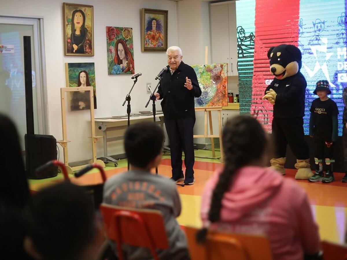 “Compartimos muchos valores”: así es la medalla de los 42K de la Maratón de Santiago que fue diseñada por niñas y niños de la Teletón