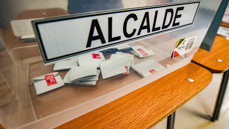 Continúa la elección de alcalde en Peñalolén: reabrirán más de 20 mesas para reconteo de votos y definir al nuevo jefe comunal