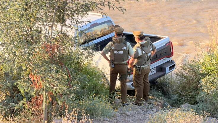 Volcamiento de camioneta al rio Mapocho en Lo Barnechea