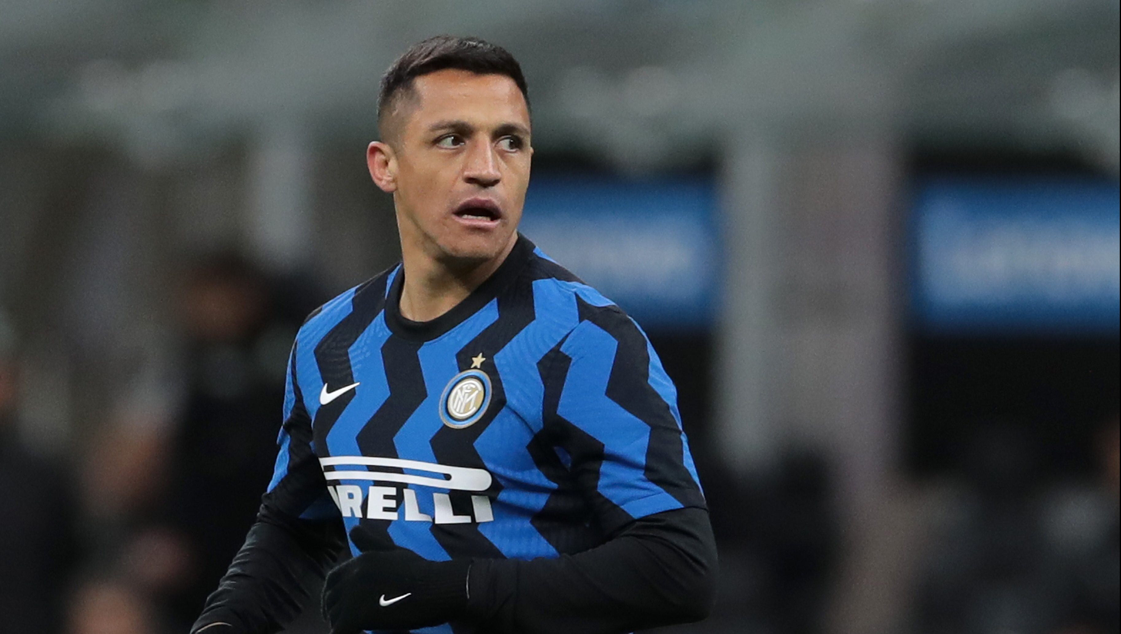 MILAN, ITALY - APRIL 07: Alexis Sanchez of FC Internazionale in action during the Serie A match between FC Internazionale and US Sassuolo at Stadio Giuseppe Meazza on April 07, 2021 in Milan, Italy. (Photo by Emilio Andreoli - Inter/Inter via Getty Images)
