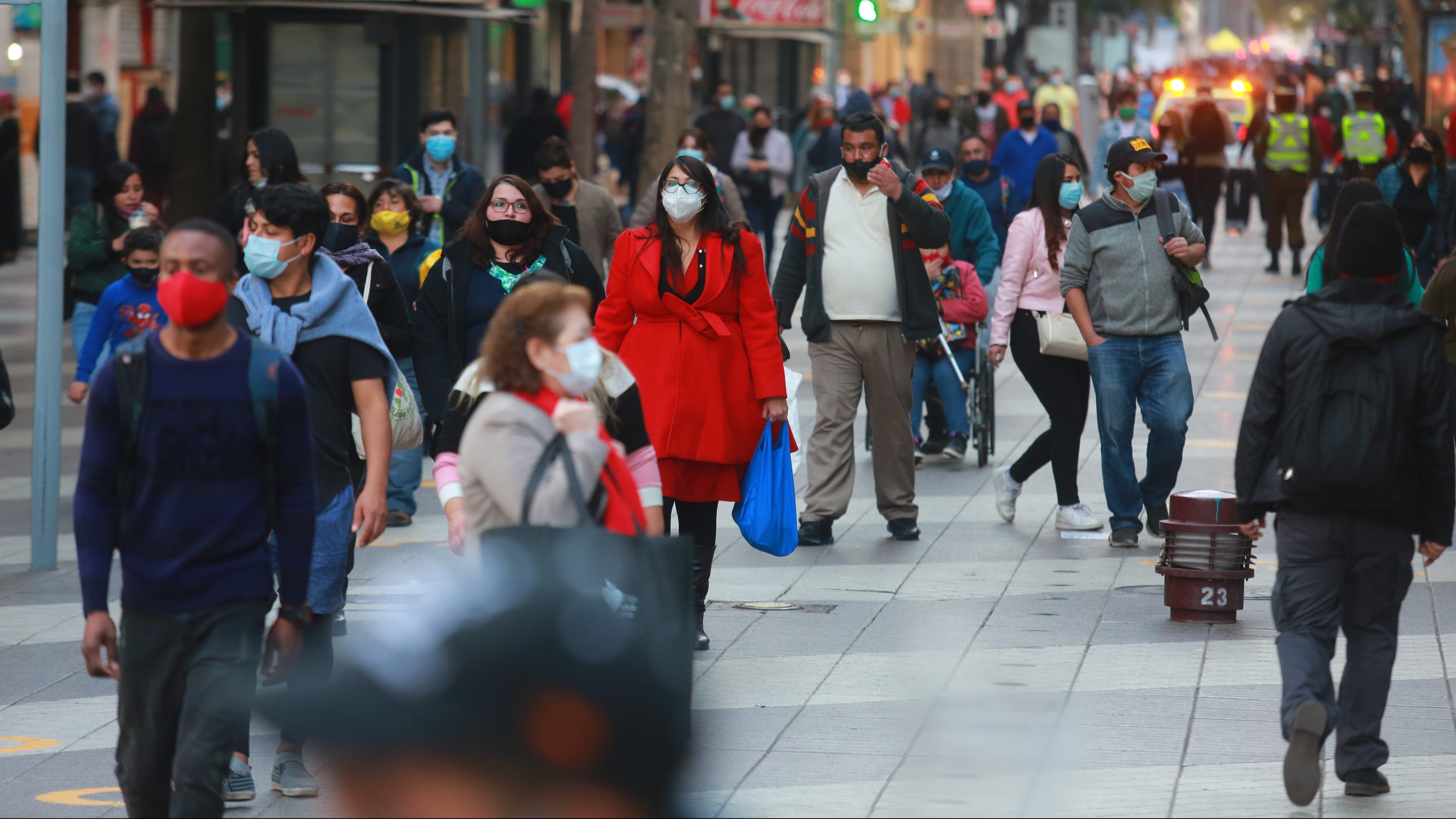 20 DE AGOSTO DE 2020/SANTIAGO
Personas circulando por Paseo Ahumada en Santiago Centro tras salir de cuarentena y pasar a Fase 2 de transición al desconfinamiento, durante la pandemia por Coronavirus, Santiago.
FOTOS: JOSÉ FRANCISCO ZUÑIGA AGENCIAUNO